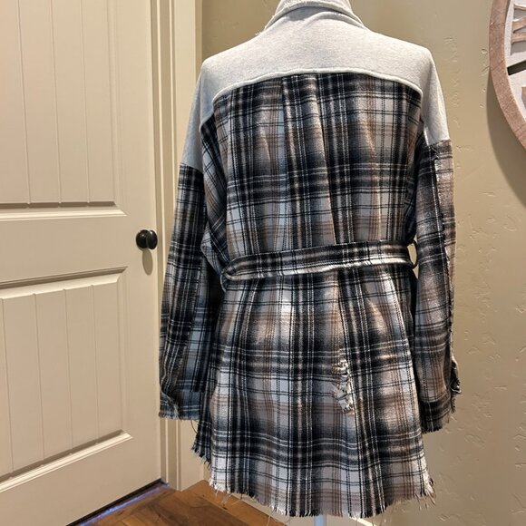 Miss Me Large Distressed Flannel Jacket/Shacket Oatmeal S MJ0207L - Picture 5 of 13